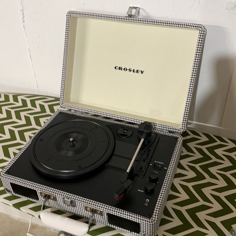 Crossley Cruiser Deluxe 3-Speed Portable Turntable
